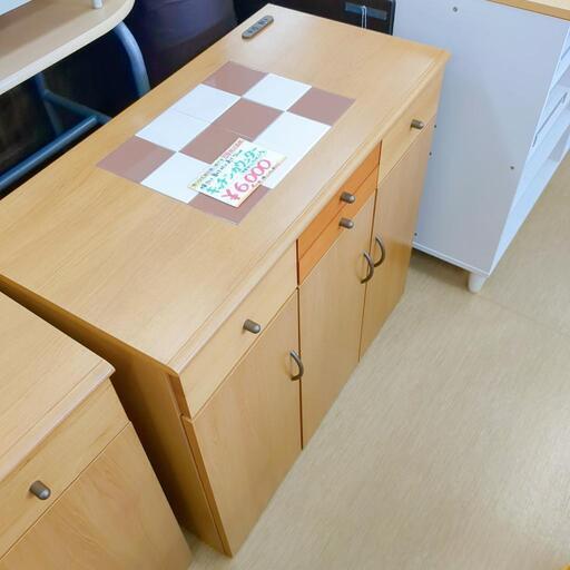 キッチンカウンター☆木目＆タイル、剥がれ、ダメージあり、 収納家具【浜村鹿野温泉ICから3分 買取本舗 宮本リサイクル 営業時間9～19時 定休日水曜のみ←連絡できませんm(_ _)m】