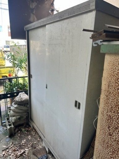 スチール物置（受け渡し予定です）