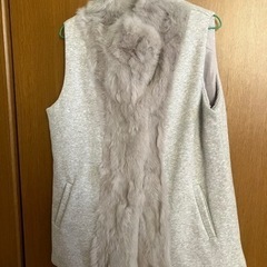 ファー付きリバーシブルベストの画像