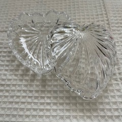 ハートのガラス小物入れ　ふたつでの画像