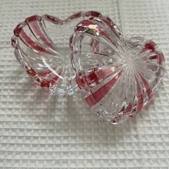 ハートのガラス小物入れ　ふたつでの画像