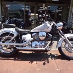 NO.5056　ドラッグスター２５０（ＶＧ０２Ｊ）　空冷Ｖツイン２５０ｃｃ　スラッシュカットマフラー付き　アメリカン　ホワイト＆シルバー　☆彡の画像