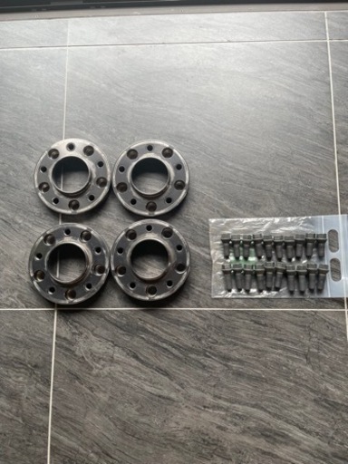 車のパーツ タイヤ、ホイール