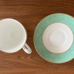 GIVENCHY ティーカップ&ソーサー 2客 薔薇 お花柄 ライトグリーンの画像