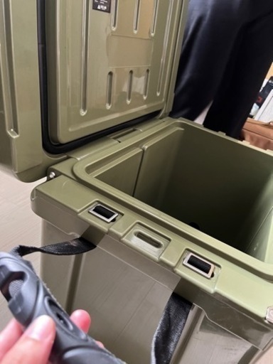Vastland タフクーラーボックス33.1L オリーブ