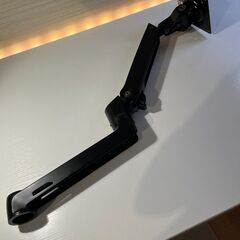 【美品】モニターアーム売ります（Amazonベーシック／シングルモニター取り付けアーム）の画像
