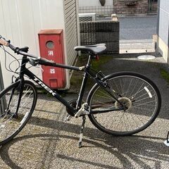 クロスバイク　TREK　空気入れ付き