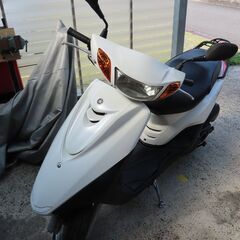 走行2413Km！ヤマハ　アクシス　トリート　125！タイヤ前後・バッテリー・サイドスタンド・シート表皮新品！の画像