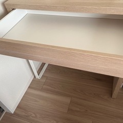 MICKE ミッケ デスク, ホワイトステインオーク調, 73x50 cmの画像