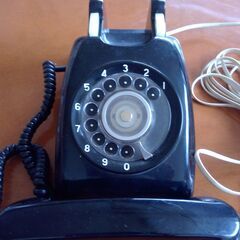 💴値下げ💴☎☎懐かしの黒電話🌟☎　ダイヤル廻ります💘　接続ジャックあり　この前まで使えました💚インテリア☎の画像
