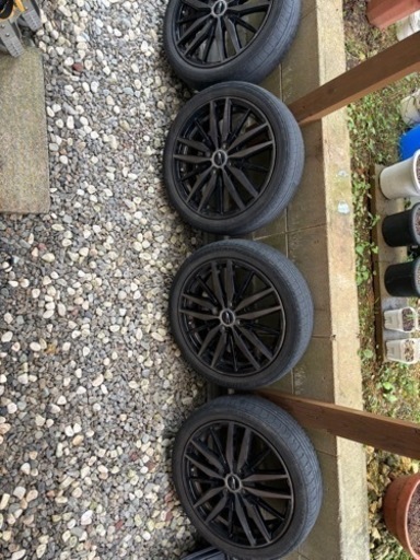 車のパーツ タイヤ、ホイール