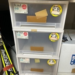 大型衣装ケース3つ