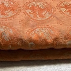 厚めの座布団2枚差し上げます