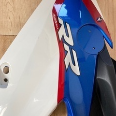 BMW S1000RR 右左セットカーボンサイドカバー　エンブレムキャリアの画像