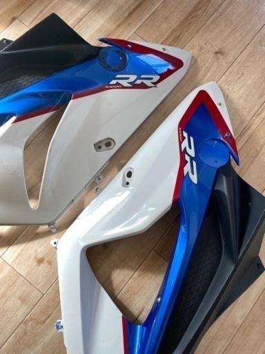  S1000RR 右左セットカーボンサイドカバー　エンブレムキャリア BMW S1000RR 右左セットカーボンサイドカバー エンブレムキャリア