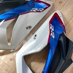 BMW S1000RR 右左セットカーボンサイドカバー　エンブレムキャリアの画像