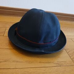 幼稚園制服と帽子の画像