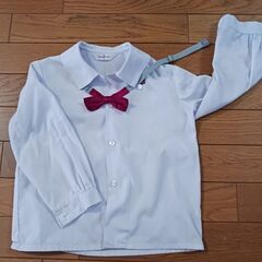 幼稚園制服と帽子の画像