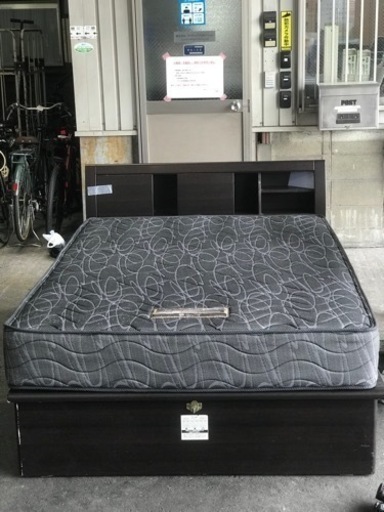 ニトリダブルベッド．マットレス付け　．大阪市配達無料です