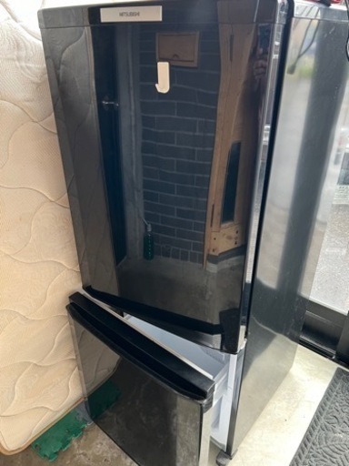 洗濯機と三菱冷蔵庫　黒　 146リットル