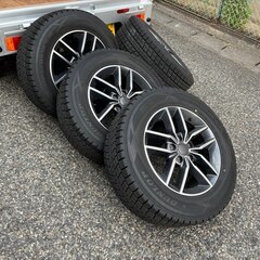 Jeep 純正 グランドチェロキー スタッドレス  265 60R18 DUNLOP WINTERMAX SJ8の画像
