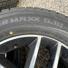 Jeep 純正 グランドチェロキー スタッドレス  265 60R18 DUNLOP WINTERMAX SJ8の画像