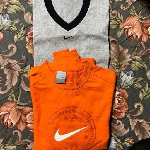 NIKEトレーナーとTシャツ