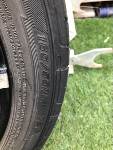 車のパーツ タイヤ、ホイール