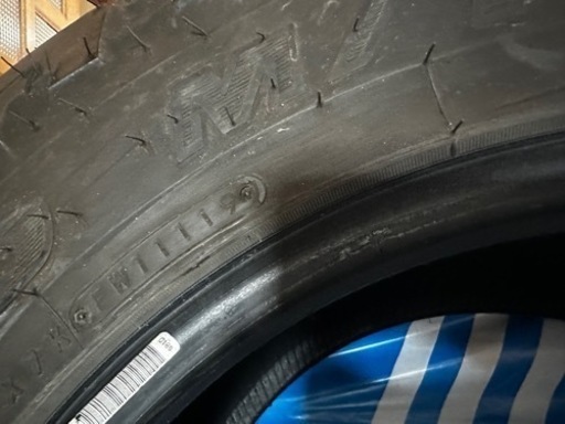 車のパーツ タイヤ、ホイール