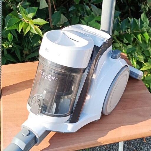 ★美品!!お届け可!!★ アイリスオーヤマ サイクロン式掃除機 IC-C102-W