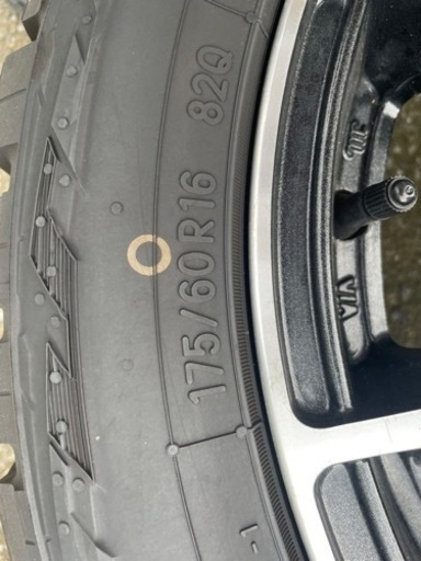 車のパーツ タイヤ、ホイール