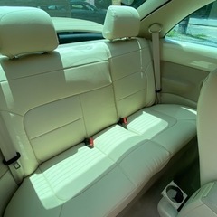 ワンポイント塗装、エアロ装着、シートカバー付きのニュービートルの画像