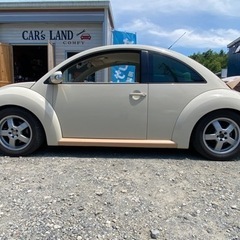 ワンポイント塗装、エアロ装着、シートカバー付きのニュービートルの画像