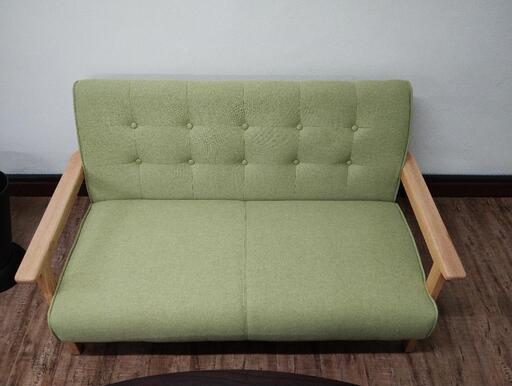 ほぼ未使用のコンパクト二人掛けソファ