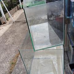 屋外用ガラス水槽の画像