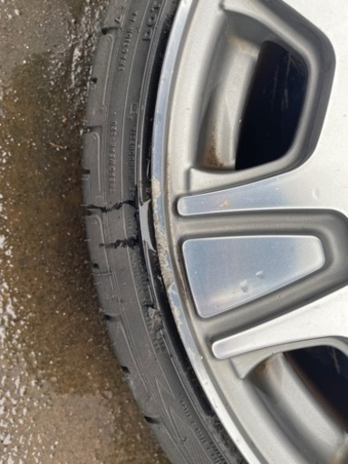 車のパーツ タイヤ、ホイール