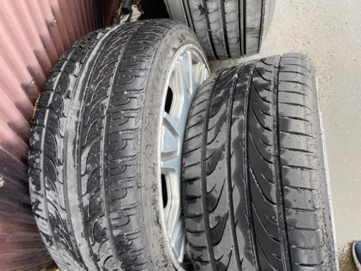 車のパーツ タイヤ、ホイール