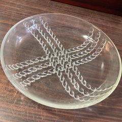 【昭和レトロ】ガラスのお皿　金属の編みカゴ　持ち手付き　生活雑貨 食器 プレートの画像