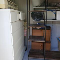 黒×茶色　洋服掛け付き棚の画像