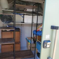 黒×茶色　洋服掛け付き棚の画像