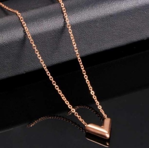 V字デザイン ネックレス