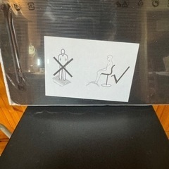 ハイチェアー4脚、フットレスト1つ。
の画像