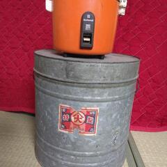 商談済みです　　レトロなブリキ缶、 炊飯器