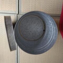 商談済みです　　レトロなブリキ缶、 炊飯器の画像