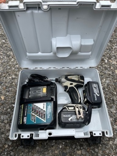 18V充電器インパクトドライバセット