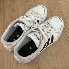 アディダス スニーカー