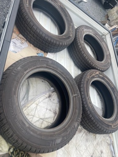 車のパーツ タイヤ、ホイール