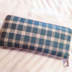 定価3,190円❤️最終価格💖名古屋市千種のみ🤗💕ブランド財布🔯BEVERLY HILLS POLO CLUB🌟珍しいくまちゃん柄です🌟くまちゃん柄とチェックの青色が、とっても可愛いですよね(*^^*)美品ですが、多少のスレ等はあり、状態ランクは星5段階中4（新品ではないが、美品と言える）の画像