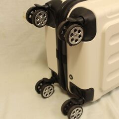 白色　小型スーツケース　1泊2日程度の画像