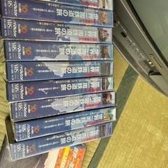 世界一周鉄道の旅(VHS)、SONYビデオデッキ、ブラウン管テレビ
の画像